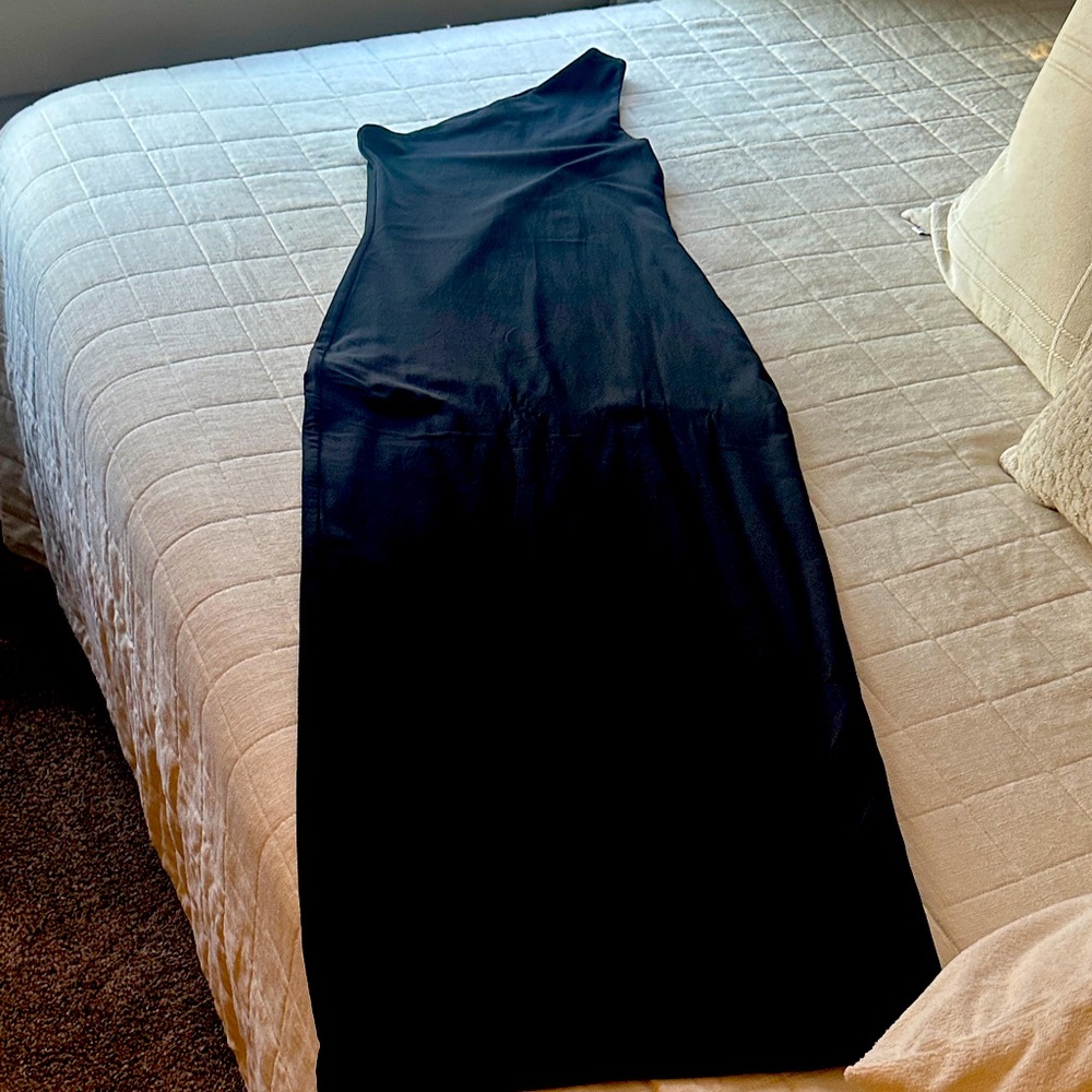 Aritzia Contour Black Fabric